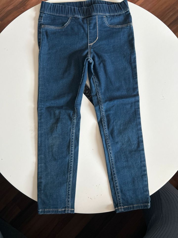 Mädchen Jeans/ Joggings 104 H&M in Freigericht