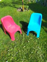 2 Kinderstühle aus rotem und blauem Kunststoff Bayern - Langweid am Lech Vorschau