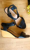 Leder Sandalen mit Holz-Keilabsatz Gr 40 schwarz Dresden - Blasewitz Vorschau