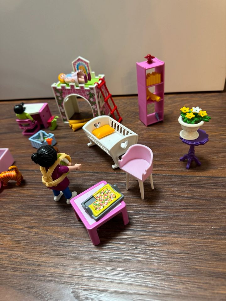 Playmobil Kinderzimmer Familie Spielsachen Katzen in Berlin