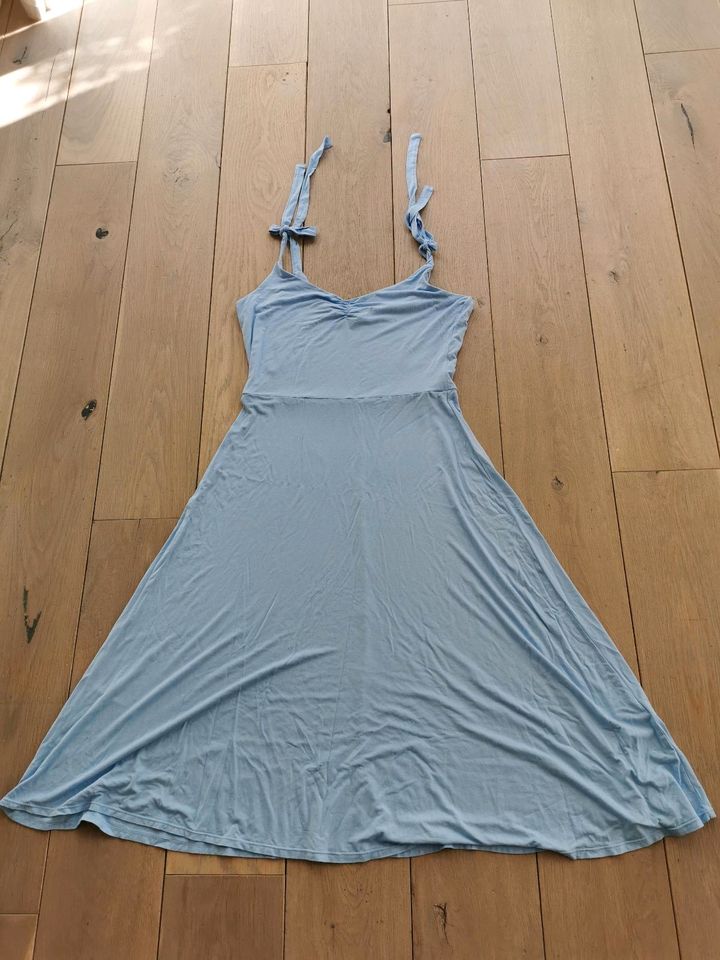 hellblaues Sommerkleid, ungetragen, H&M in Bielefeld