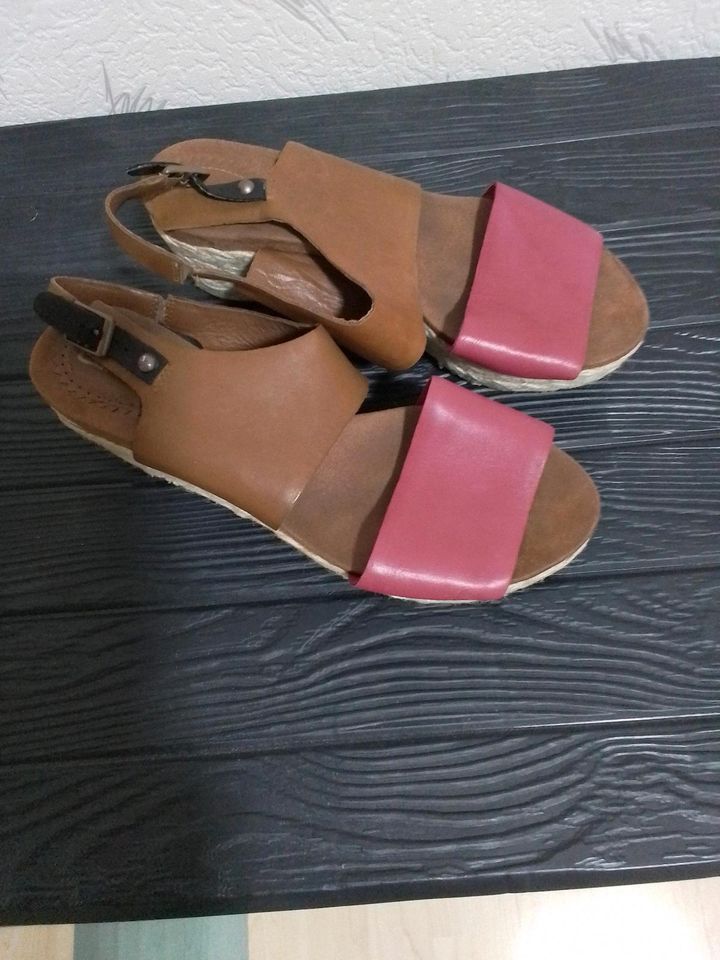 Clarks Keilsandalen 38 braun pink Damen in Duisburg