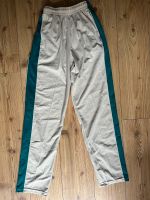 Vintage Jogginghose weiß mit blauem Streifen seitlich Retro Leipzig - Sellerhausen-Stünz Vorschau