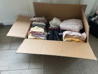Mädchen bekleidungspacket 90 teile ca Niedersachsen - Cuxhaven Vorschau