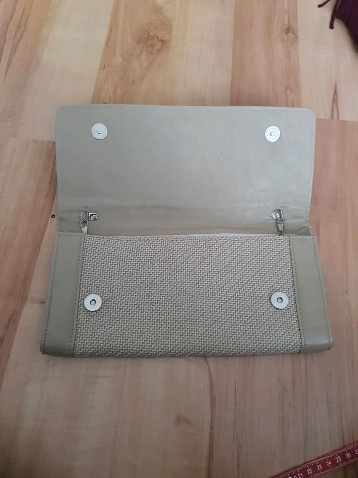 Clutch Schultertasche beige in Hamburg