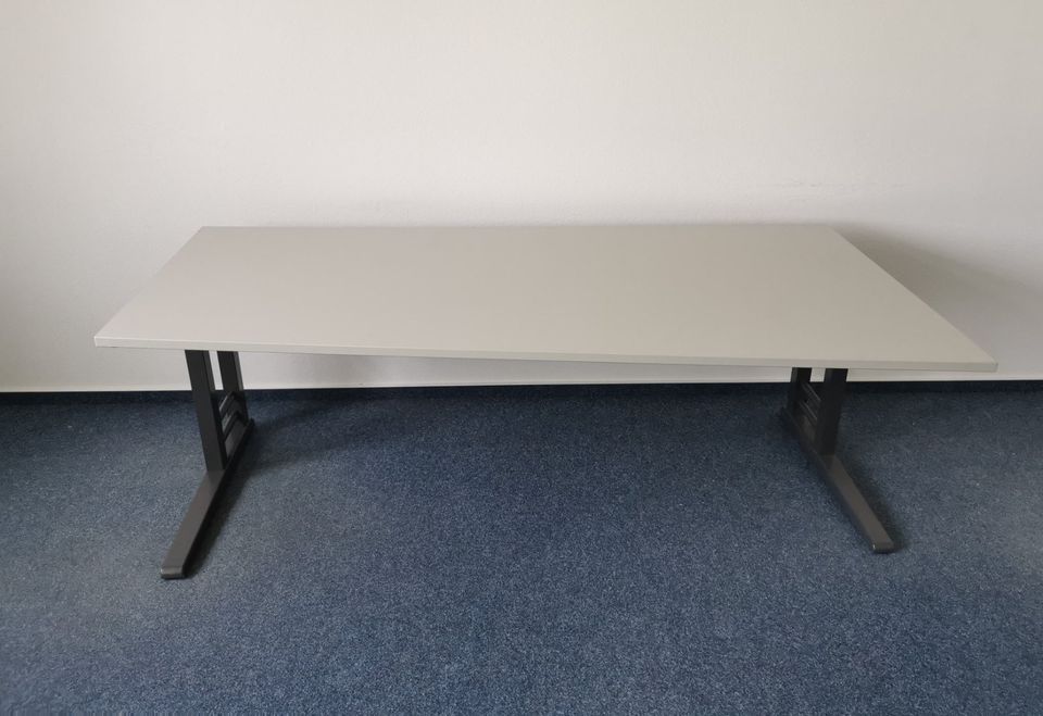 Schreibtisch Werndl 200 cm lichtgrau Bürotisch in Aachen - Aachen-Mitte |  Büromöbel gebraucht kaufen | eBay Kleinanzeigen ist jetzt Kleinanzeigen