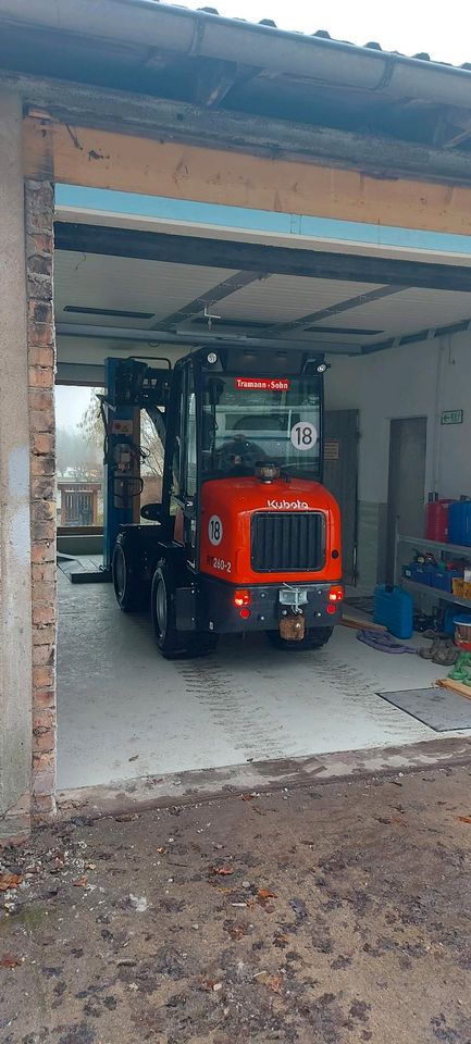 Radlader mieten Vermietung Bagger Baumaschinen in Strachtitz