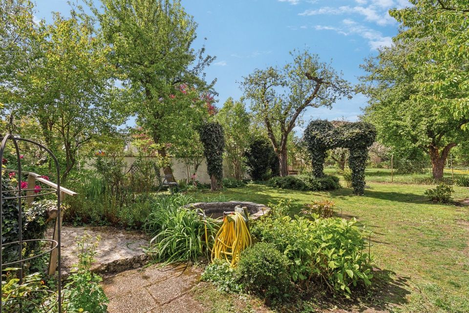 Provisionsfrei – Ruhig gelegenes Zweifamilienhaus mit schönem Garten in gefragter Wohngegend in Landshut