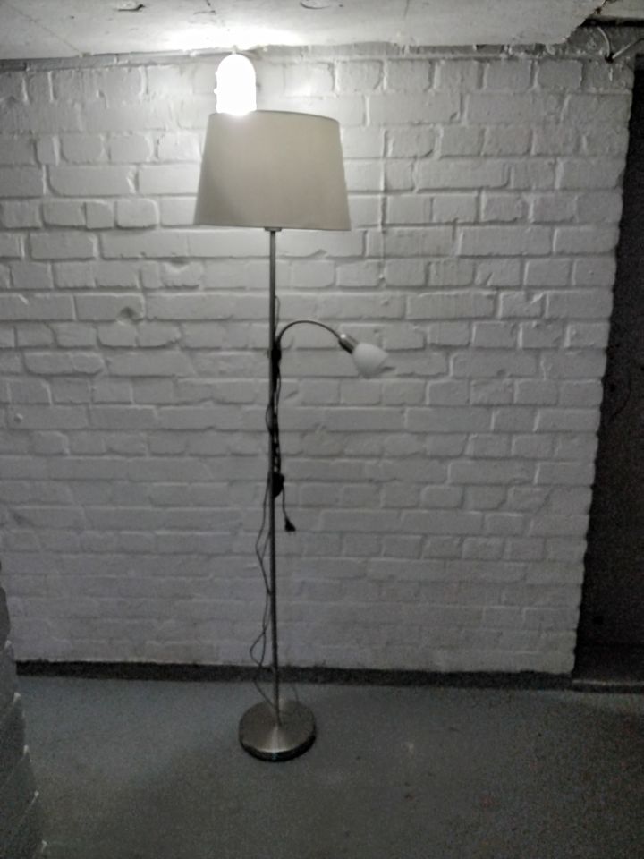 Stehlampe mit Leselampe in Herne