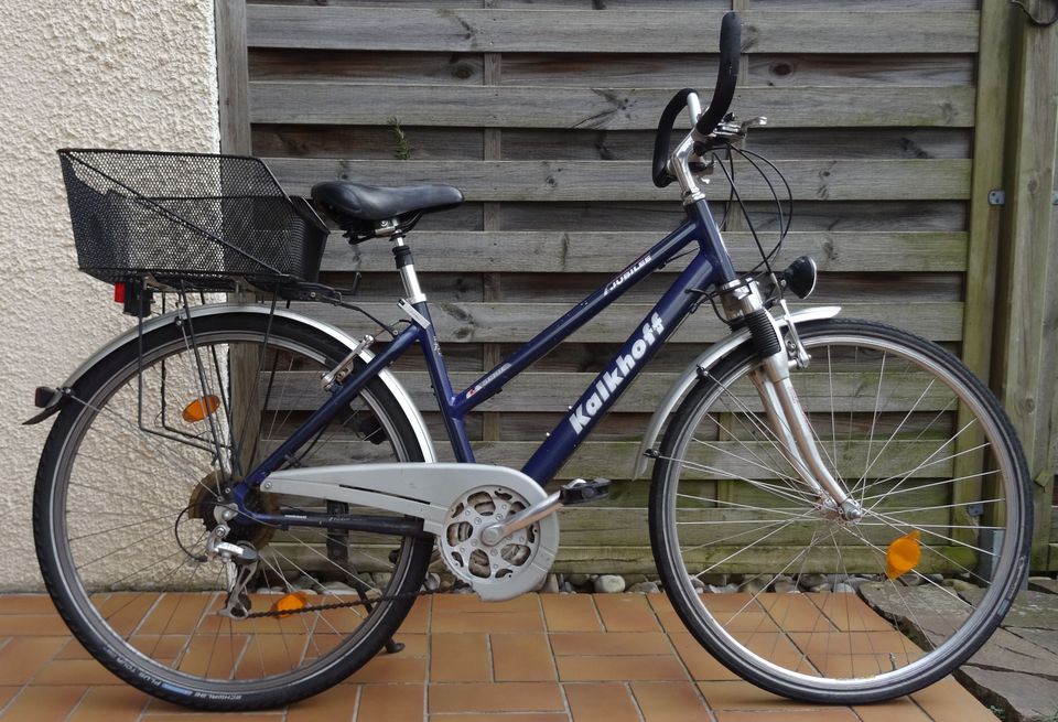 Kalkoff Jubilee Fahrrad mit Trapezrahmen in blau mit Zubehör, 28" in Unterschleißheim
