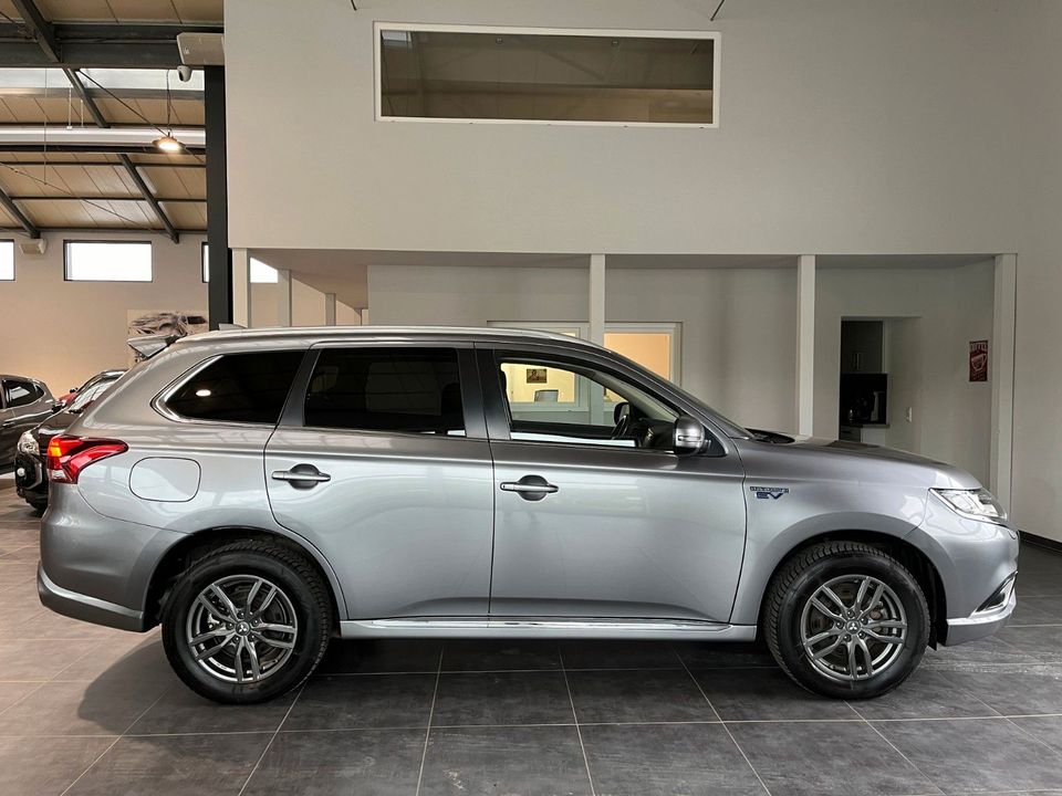 Mitsubishi Outlander PHEV Basis 4WD in Gummersbach