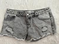 Jeansshorts mit Nieten Amisu Primark Shorts Saarland - Homburg Vorschau