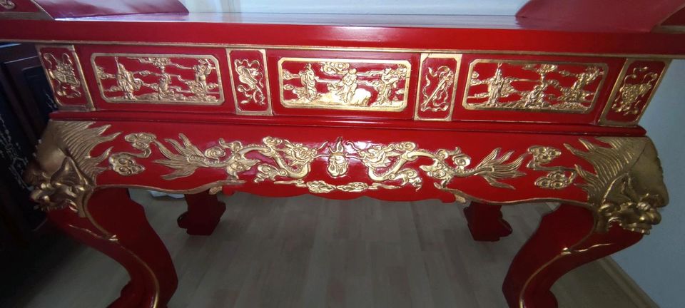 Chinesischer Altartisch Konsolentisch Sideboard in Springe