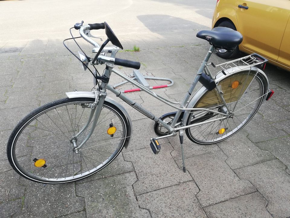 Gutes 28Zoll Fahrrad Cruiser Halbrenner von ESCORTE... in Bochum