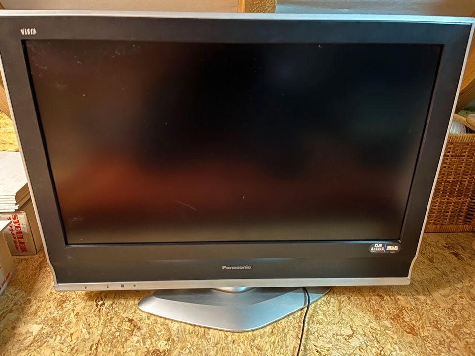 Panasonic LCD Flachbildfernseher 32 Zoll in Hofgeismar