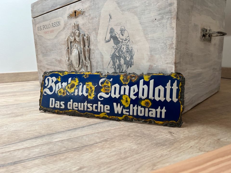 Emaillie Schild Blech Antik Berliner Tageblatt gewölbt Loft in Neu Boltenhagen