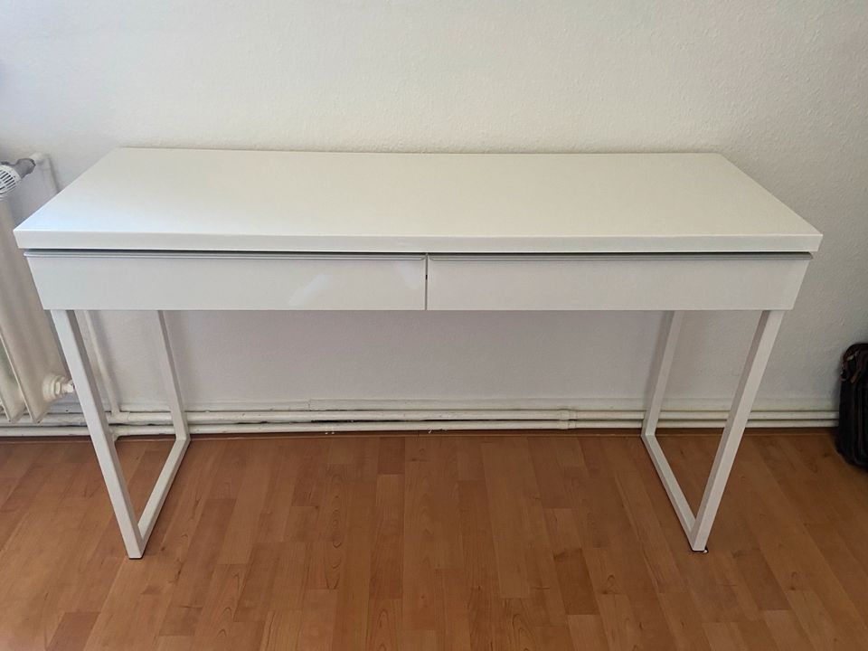 Ikea Besta Burs Schreibtsch / Sideboard / Kommode Hochglanz weiß in Lübeck