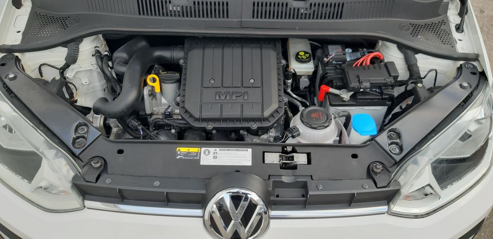 VW Up! 1.0 55kW move up! Service/TÜV neu Garagenwagen in Stuttgart