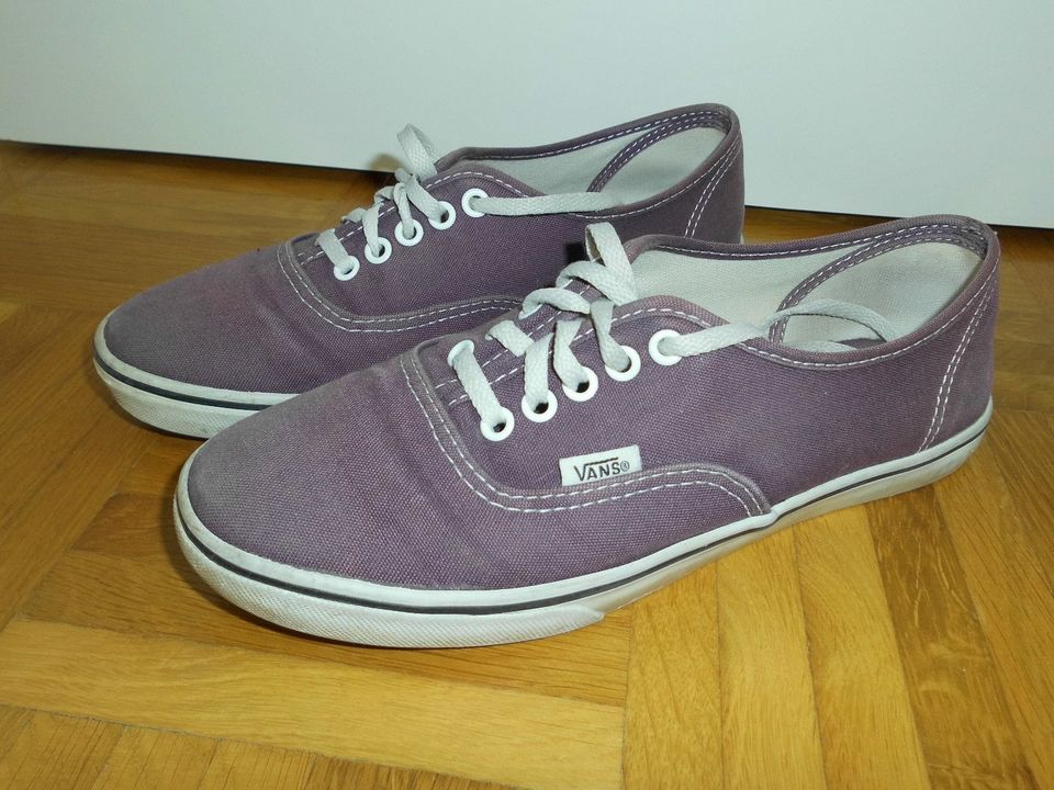 Vans Sneaker Gr. 37 Woman US 7, Men US 7 lila in Eschwege