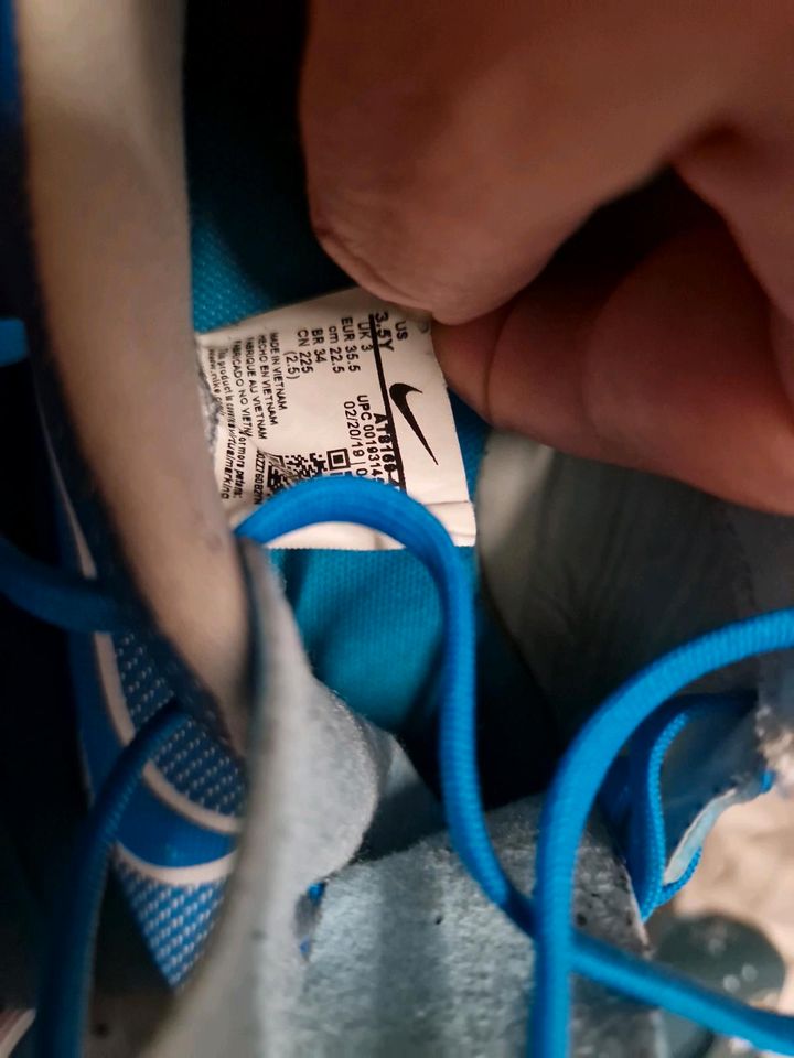Nike Fussball Hallenschuhe Schuhe, Gr. 35,5 in Kiel