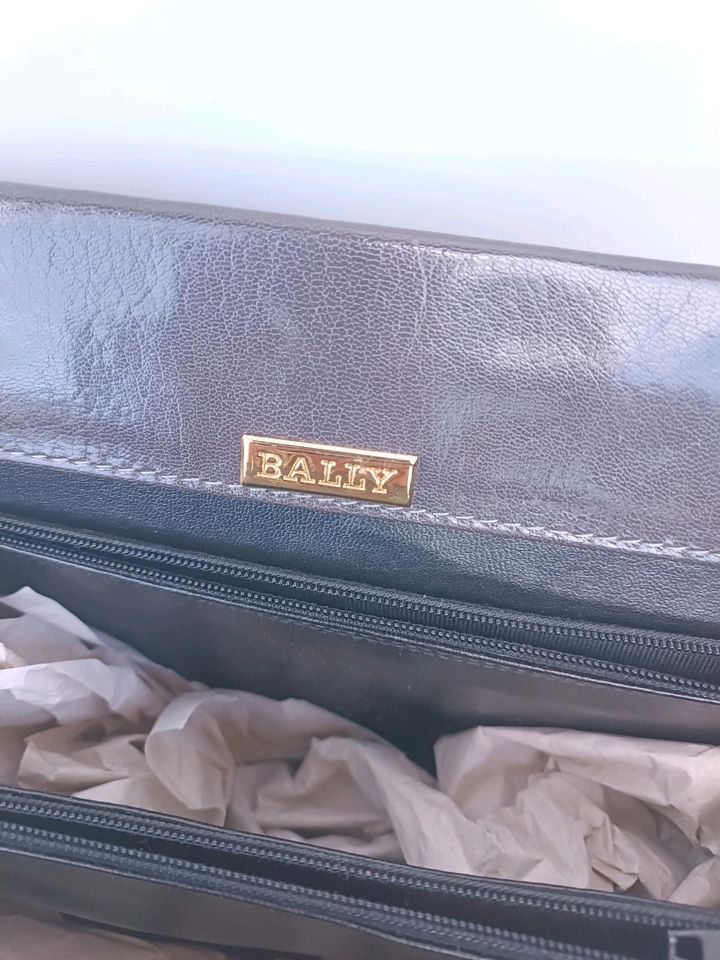 Bally Handtasche Leder Schlamm Farbe Grau in München
