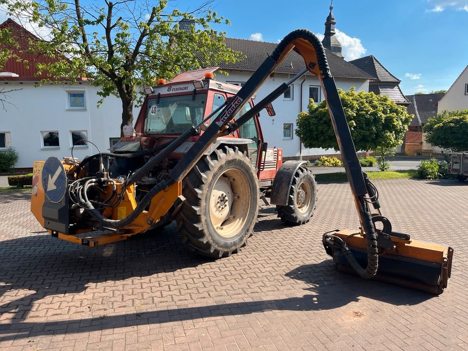 Hydraulischer Böschungsmulcher in Friedewald