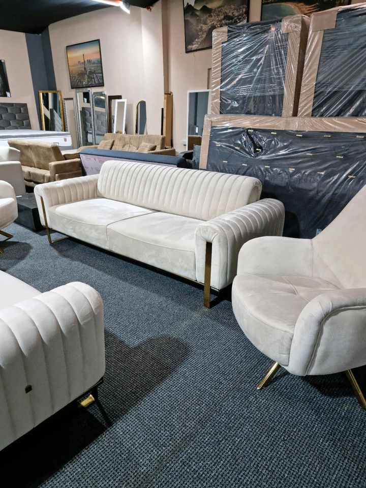 Sofa Samt Beige 3-3-1-1 Schlaffunktion Ausstellung Stück Neu !!! in Oberhausen