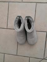 UGG Boots Gr.39 hellgrau Steinchen Niedersachsen - Osnabrück Vorschau