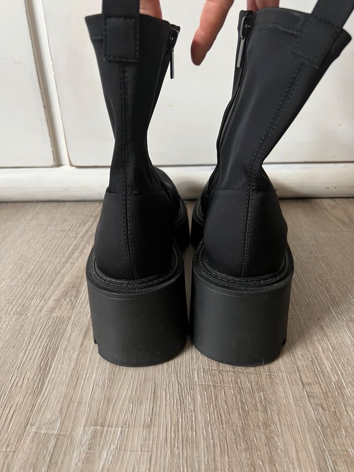 Zara Stiefel Stiefeletten Boots Schwarz aus Stoff gr.40 Neu! in Hamburg