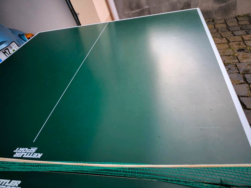Kettler Tischtennisplatte, fahrbar, mit Netz. in Bingen