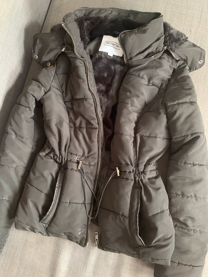Winter Jacke zu verkaufen in Dessau-Roßlau
