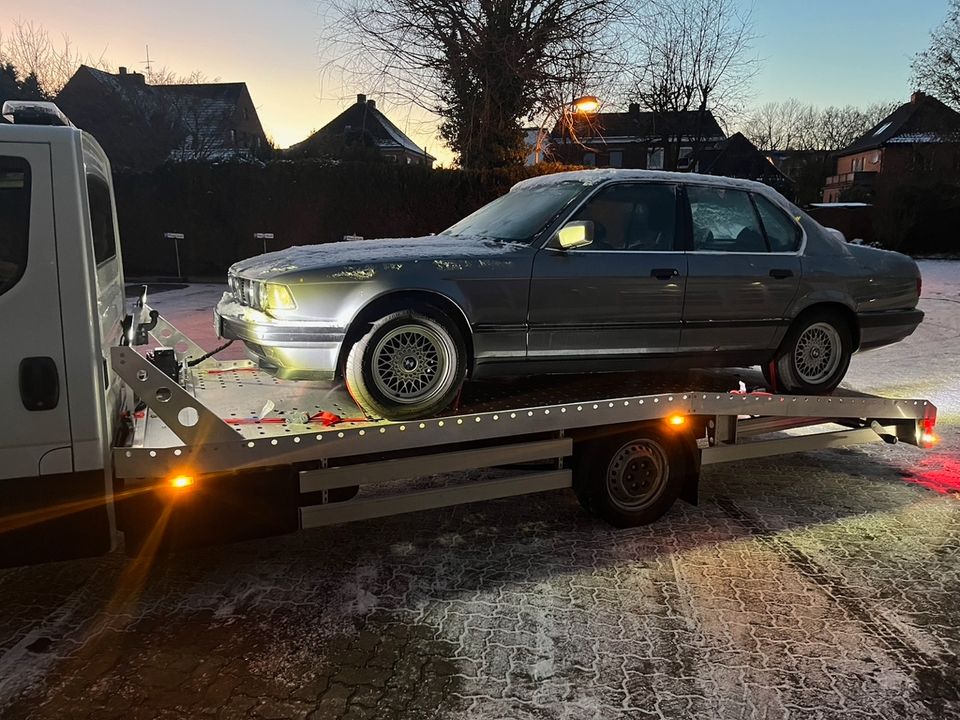 Auto Fahrzeug Wohnwagen Bauwagen Tinyhome Transport Überführung in Hamburg