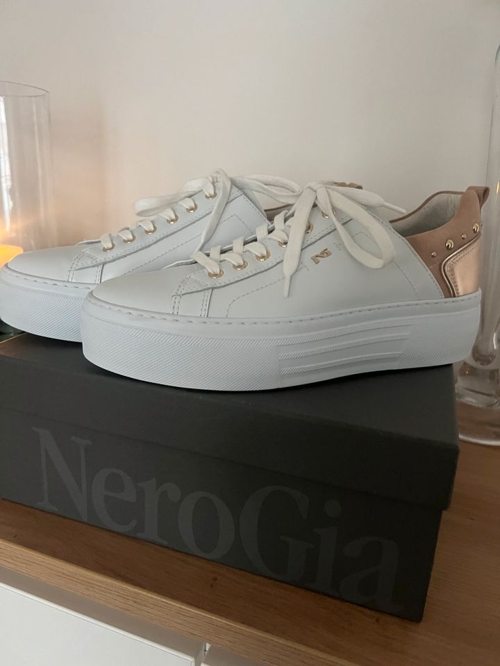 NERO GIARDINI DAMEN SNEAKERS WEISS  LEDER GROSSE 39 in Stutensee