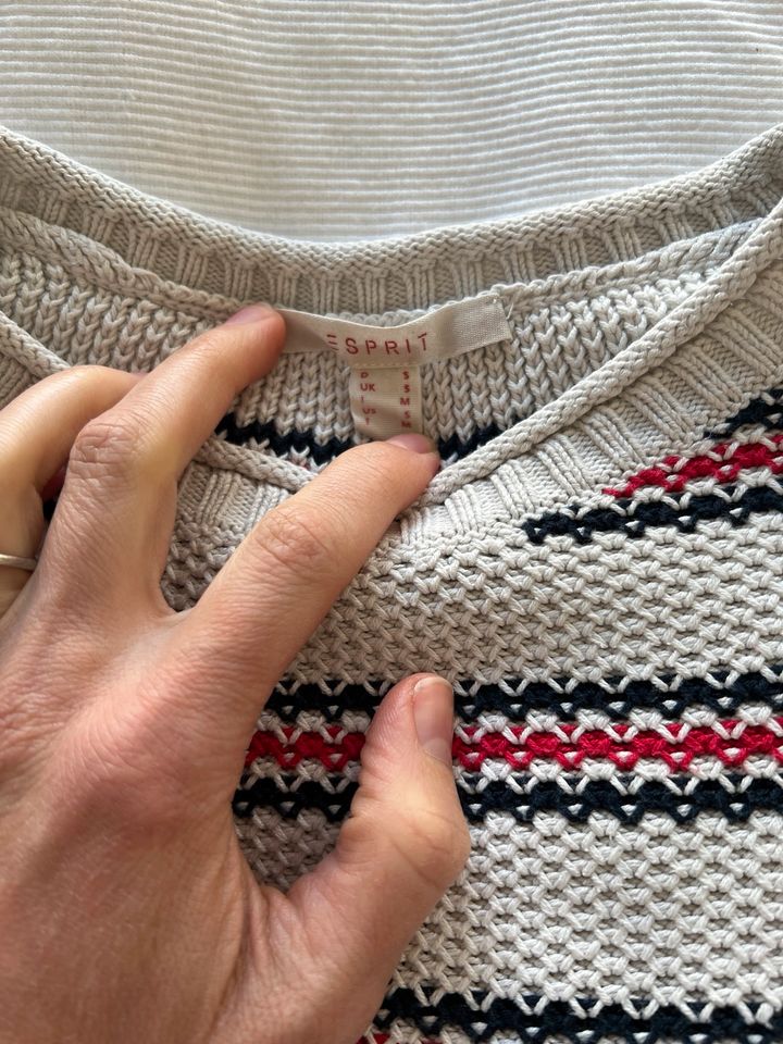 Esprit sweater // Pullover in Berlin