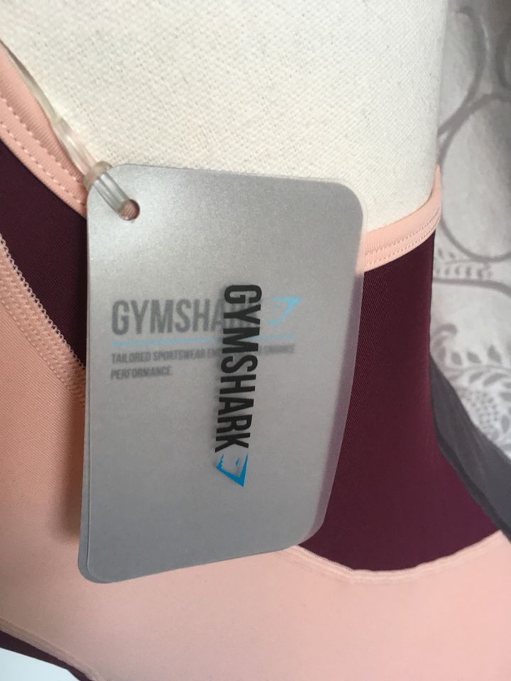 Sport Top Gymshark rosa weinrot Gr. S NEU in Planegg