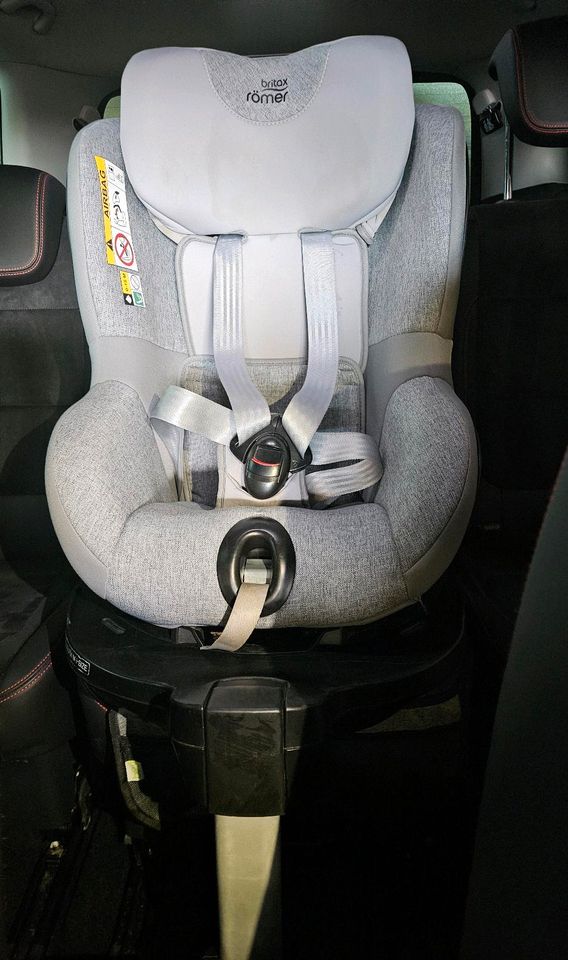 Britax Römer Reboarder Dualfix M i-Size Midnight Grey Kindersitz in Westerstede