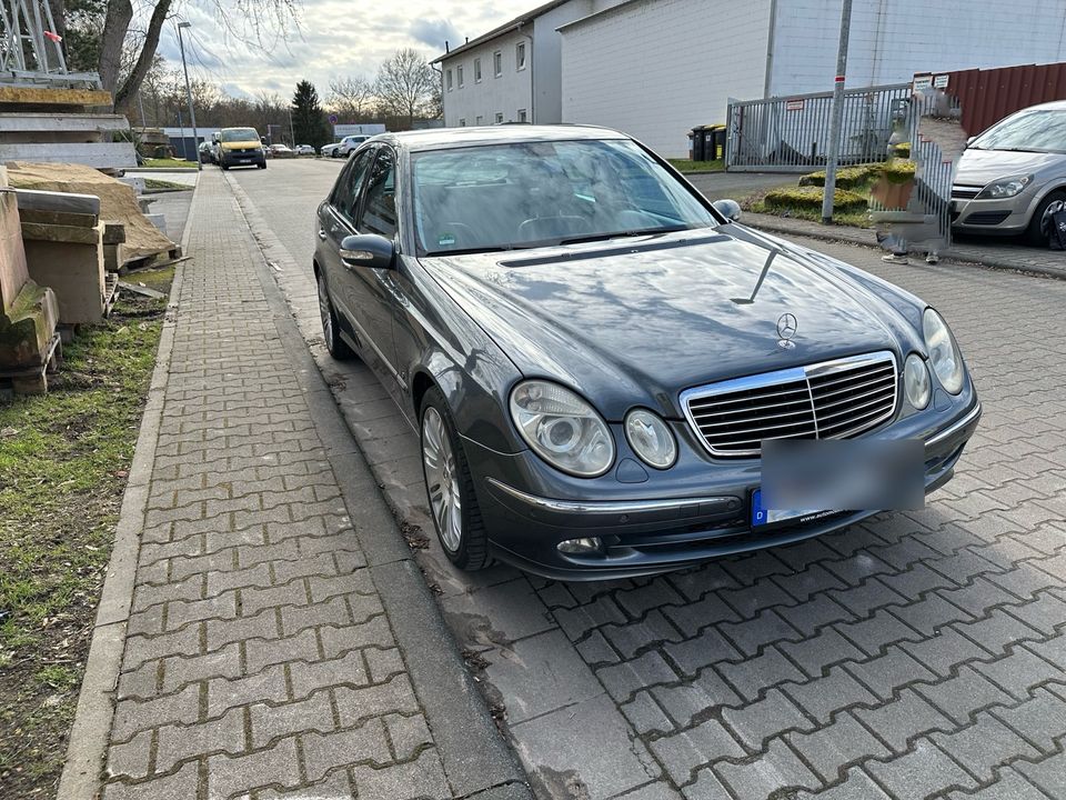 Mercedes E 280 Avantgard Sport Edition in Offenbach