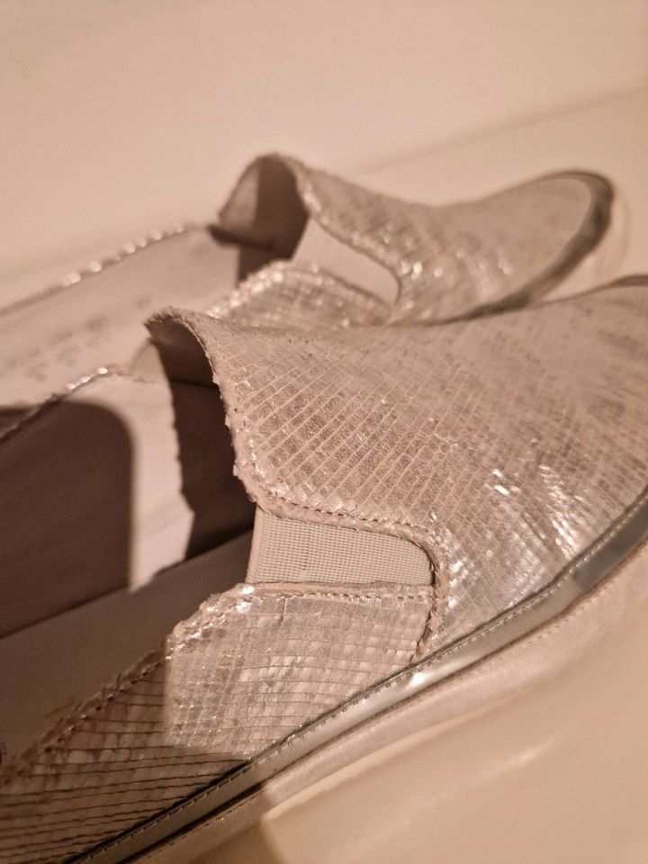 Högl Slipper Halbschuhe Leder silber weiß Gr. 8 (42) in München