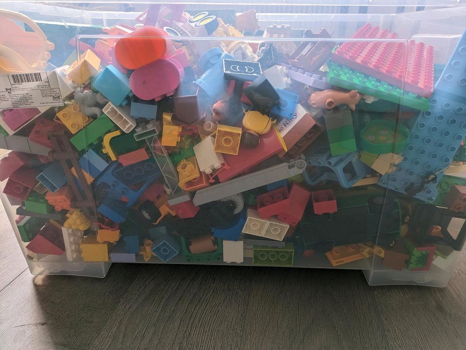 Lego Duplo 17kg inklusive Eisenbahn, Fahrzeuge, Figuren, Platten in Solingen
