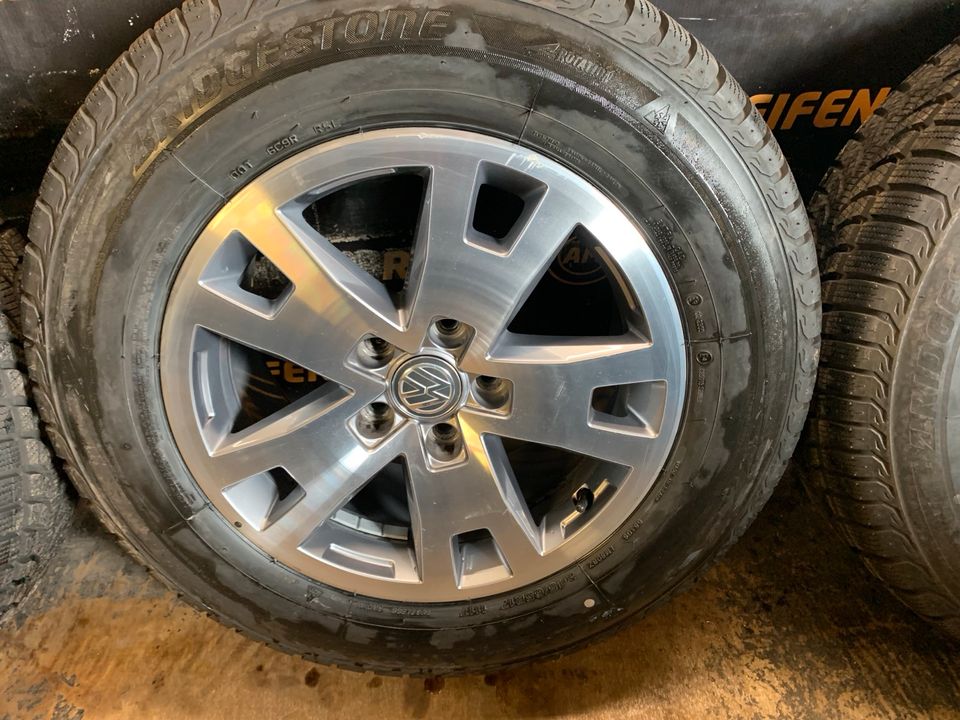 VW Amarok Alufelgen Original & Winterreifen Bridgestone 17 Zoll!! in Minden