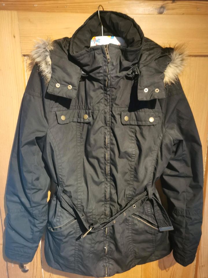 Winterjacke H&M, Gr. 40 in Hillerse