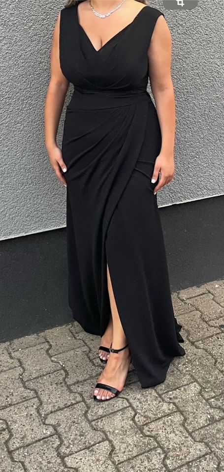Schwarzes Abendkleid in Köln