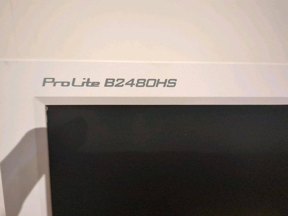 Monitor 24 Zoll HDMI ganz in weiß Schaut sehr cool aus in München