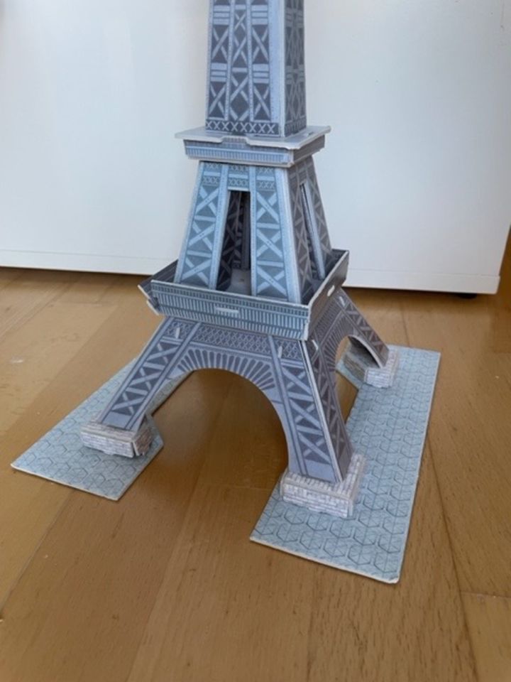 3 D Puzzle Eiffelturm Revell, gesteckt ohne kleben in München