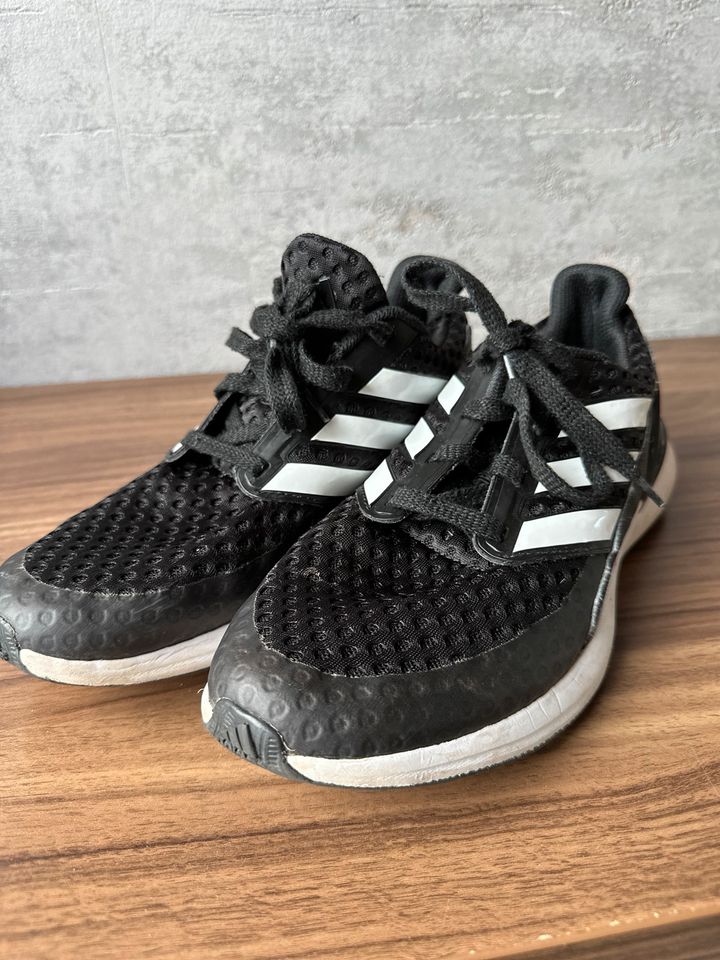 Adidas Gr. 39 1/3 Herrenschuhe in Bergkamen