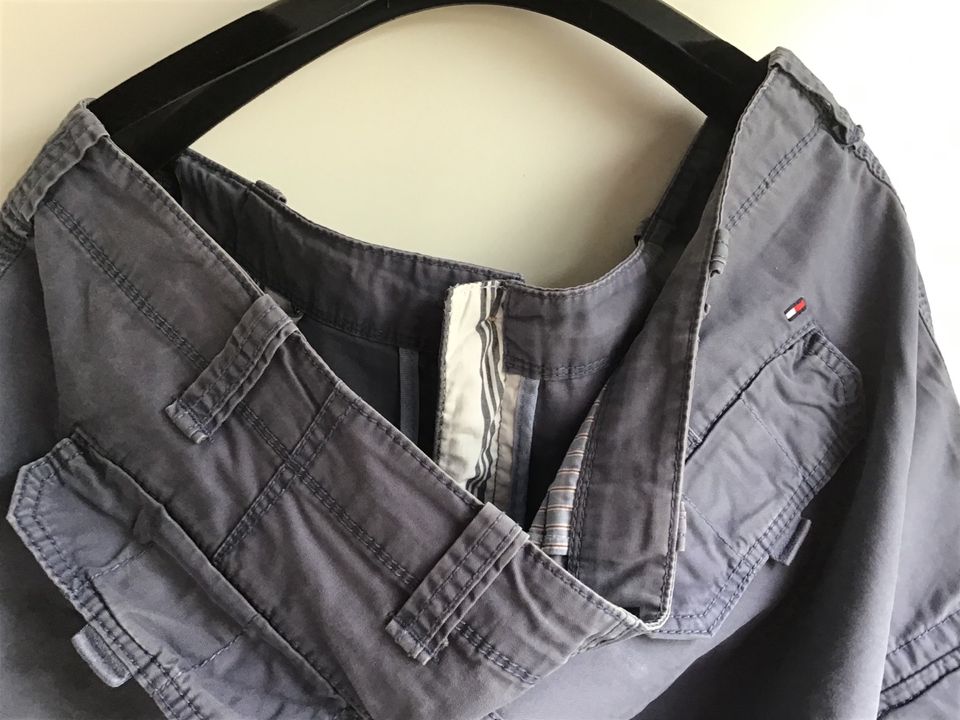 Hilfiger Herrenshort Jeansgröße 44 Relaxed Fit in Bünde