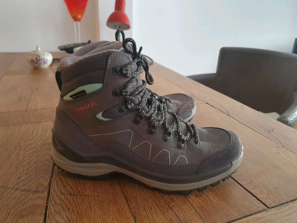 Lowa Wanderschuhe Trekking in Gerlingen