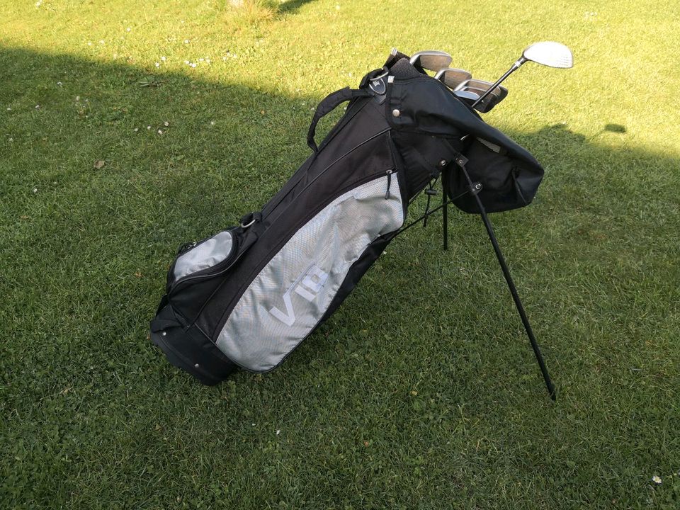Herren Golf Bag mit Schlägern und Zubehör in Hoppegarten