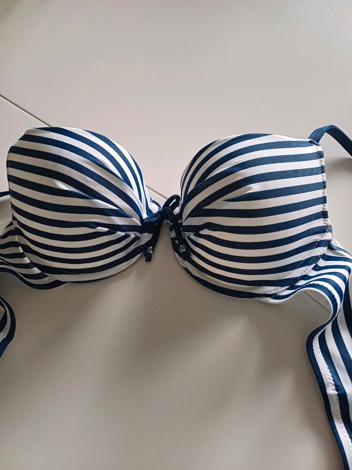 Bikini,Neu,blau weiß gestreift,gefütterte Cups, in Landshut