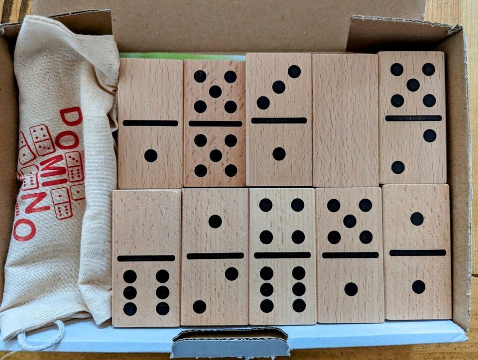 Domino aus Holz in Hamburg